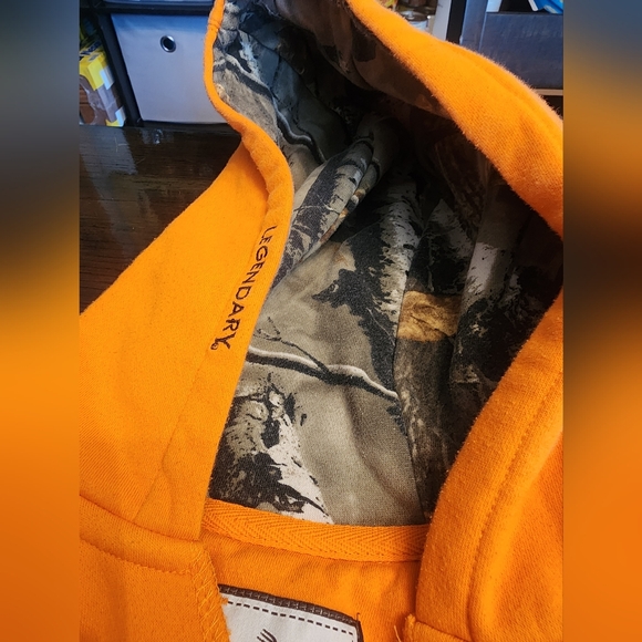 Legendary  whitetails hoodie - Picture 6 of 6